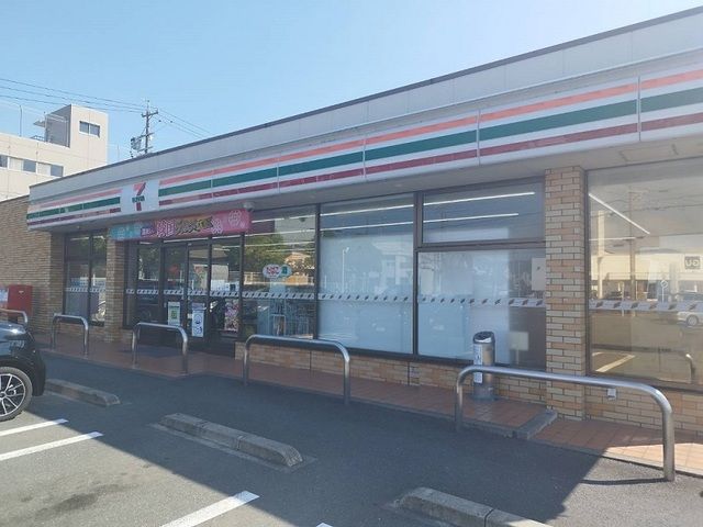 【豊橋市飯村町のアパートのコンビニ】