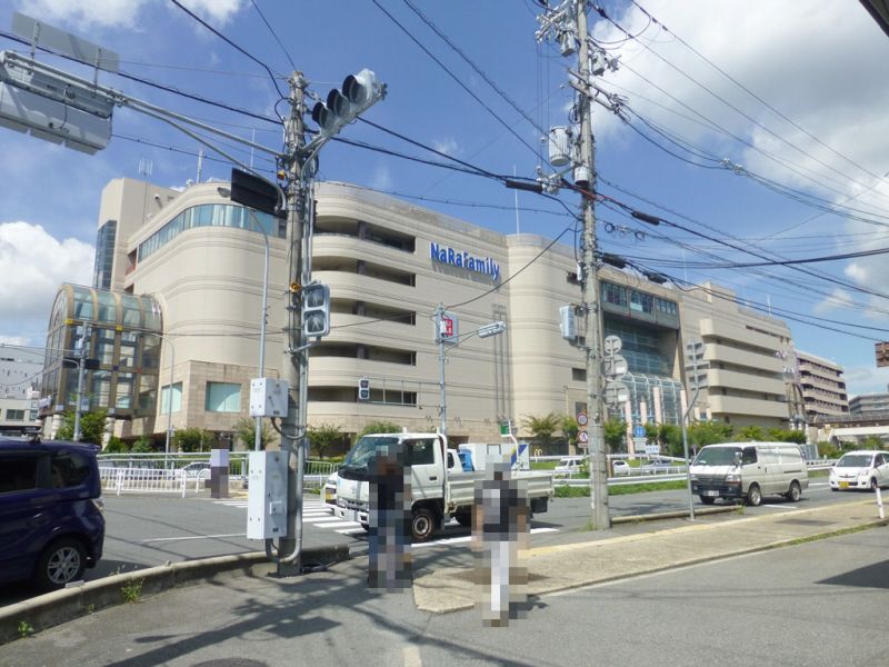 【奈良市佐紀町のマンションのスーパー】