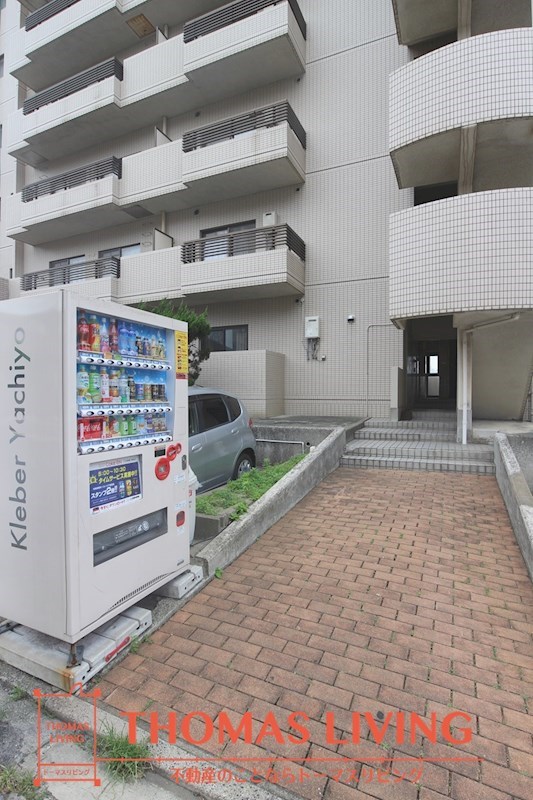 【北九州市八幡西区八千代町のマンションのエントランス】