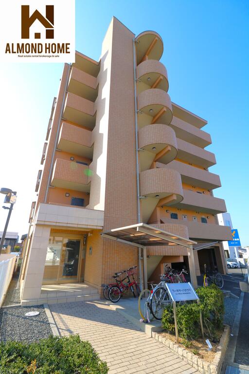 岡山市北区中仙道のマンションの建物外観