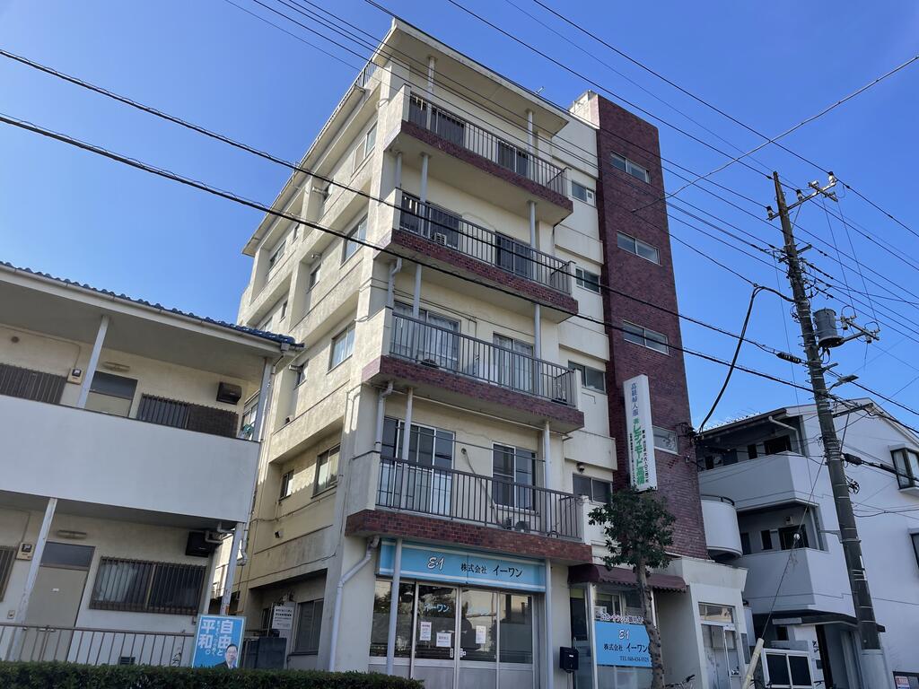 【塚越第二大丸マンションの建物外観】