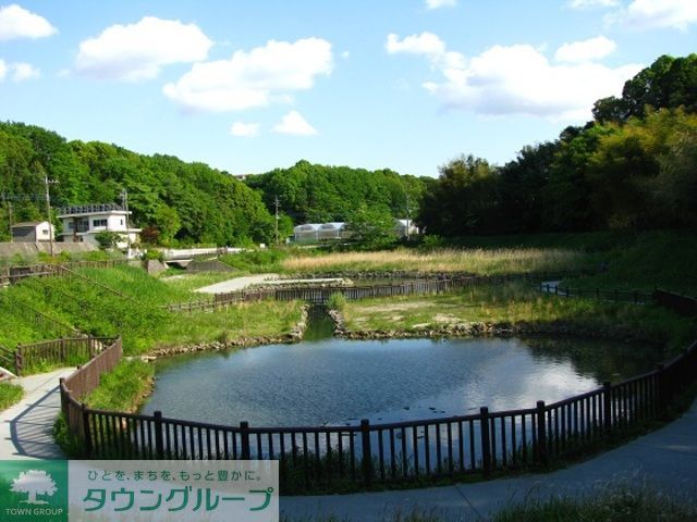 【横浜市緑区中山のマンションの公園】