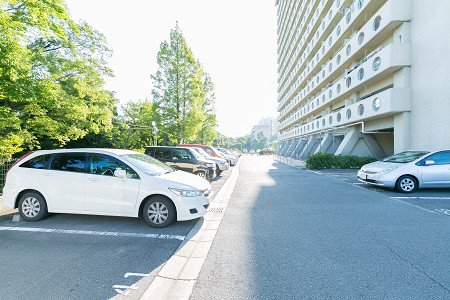 【公社賃貸SMALIO 槇塚台24棟の駐車場】