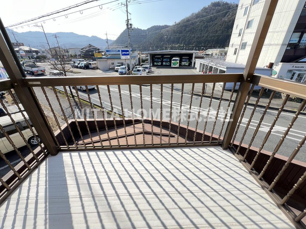 眺望　２階に日当たりの良いバルコニーがついています◎