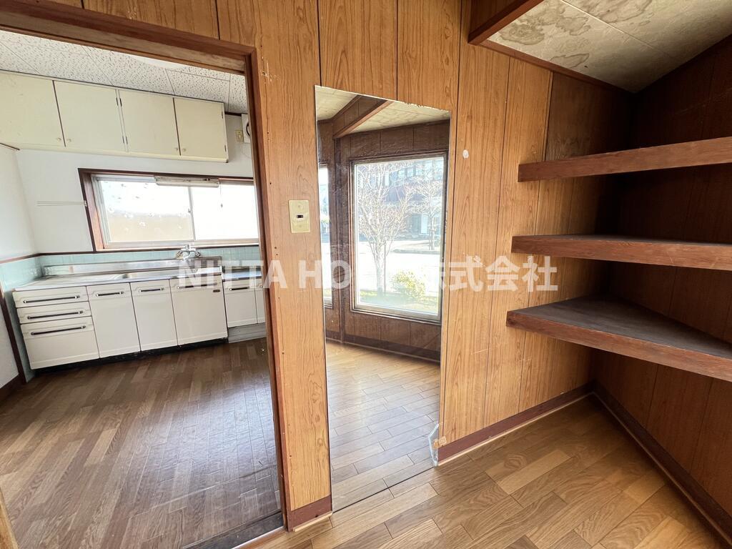 居室・リビング　玄関からみたダイニングキッチンのお部屋です◎