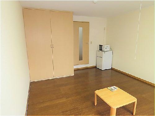 居室・リビング　家具家電が備え付けのお部屋です