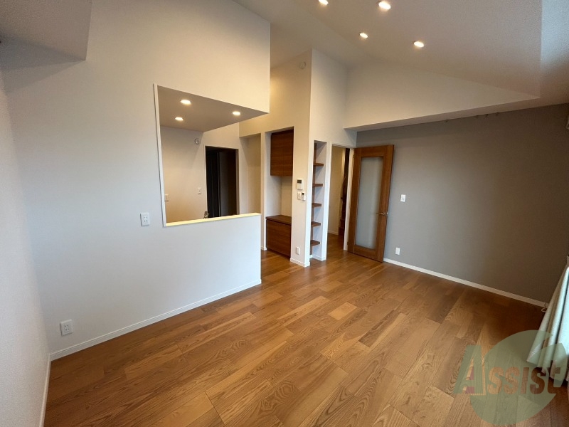 居室・リビング　約１２．５帖のリビングです。家具の配置がしやすそうです。