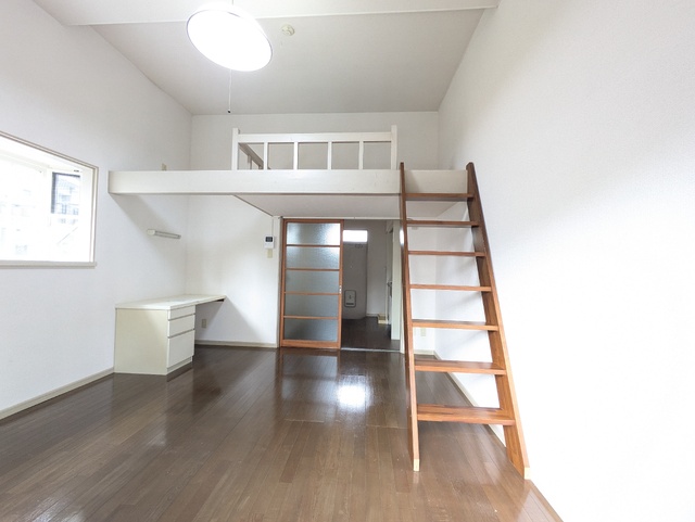 その他部屋・スペース　バルコニー側からみた洋室８帖☆