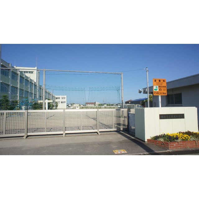 小学校　鈴鹿市立長太小学校（小学校）まで578m