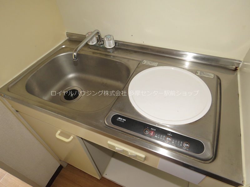 キッチン　一口のIHクッキングヒーター付きのキッチンです♪