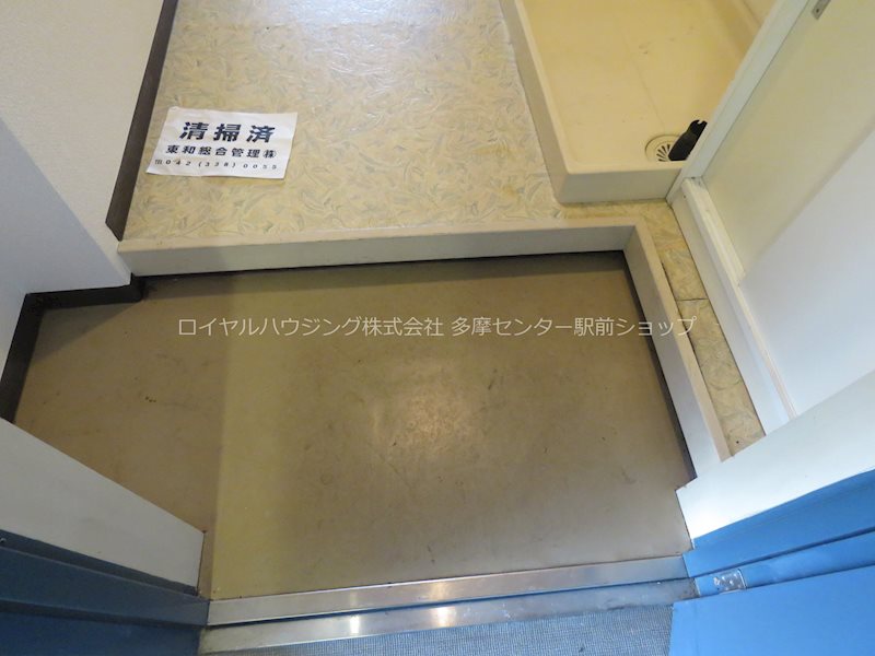 玄関　玄関スペースです。右側にシューズボックス付きです♪