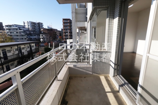 バルコニー　バルコニー付！お天気のいい日は洗濯物も気持ちよく干せますね！