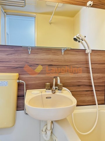 洗面設備　ゆったりとスペースのある洗面所