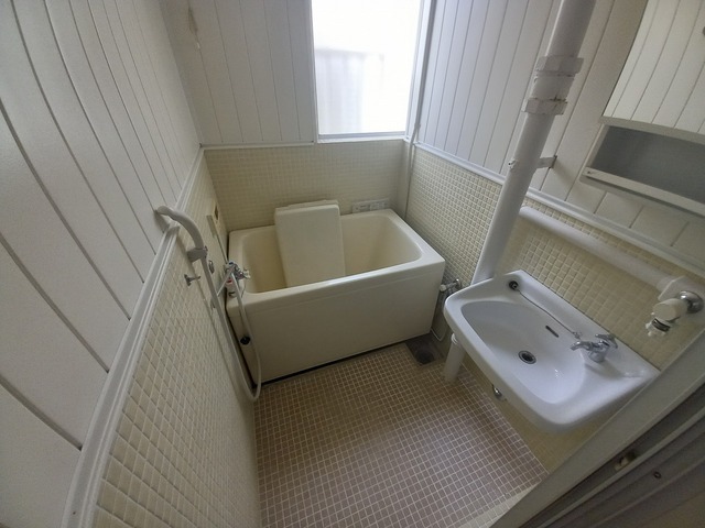 バス・シャワールーム　※写真は別号室です