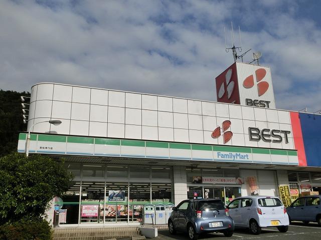 コンビニ　ファミリーマート／ベスト若松西店（コンビニ）まで117m