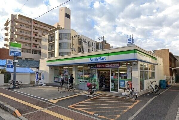 コンビニ　ファミリーマート高石駅前店（コンビニ）まで477m