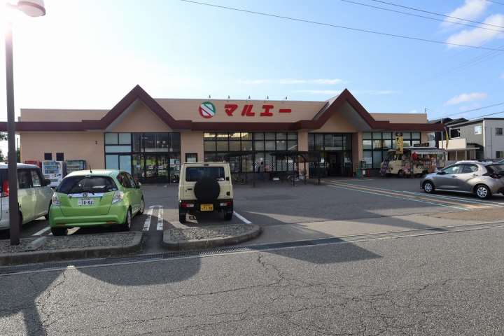 スーパー　（株）マルエー／久安店（スーパー）まで620m