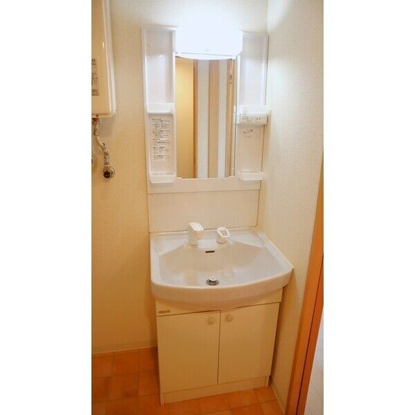 洗面設備　使いやすい独立洗面台です