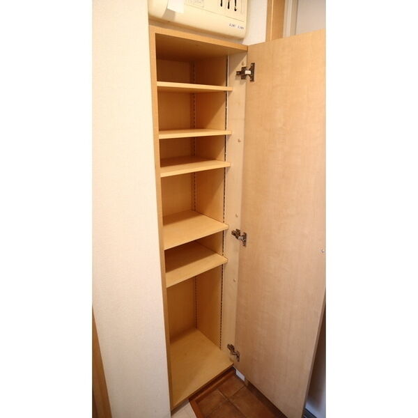 玄関　収納もある玄関です