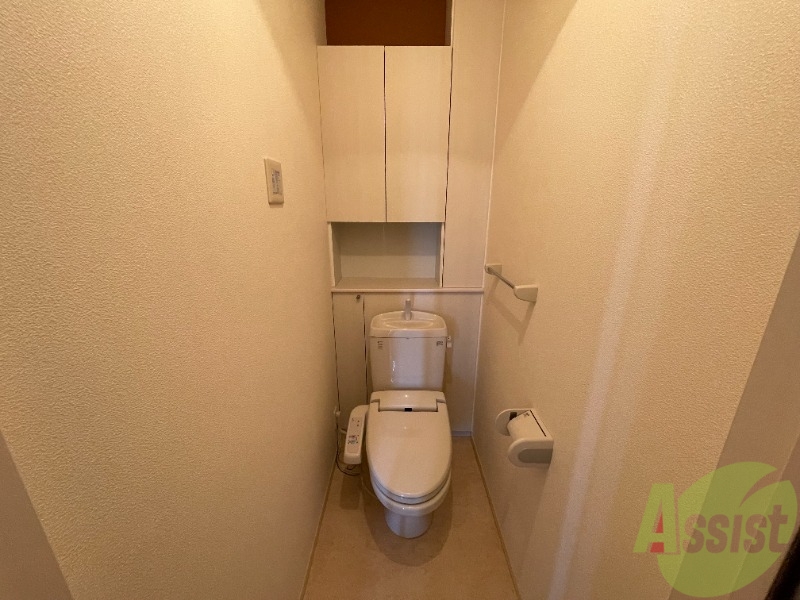 トイレ　トイレには収納もついているのでぜひご活用下さい。