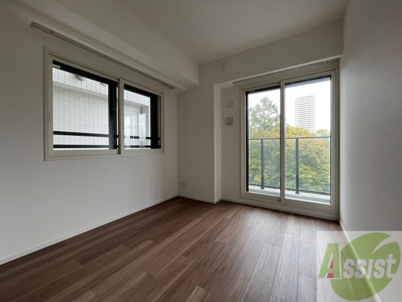 その他部屋・スペース　寝室はこちらです。光が差し込む、温かみのあるお部屋です。