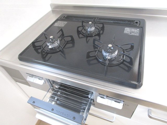キッチン　3口ガスコンログリル付き