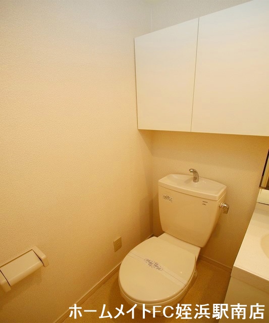 トイレ　★トイレです。収納もあって便利★参考写真