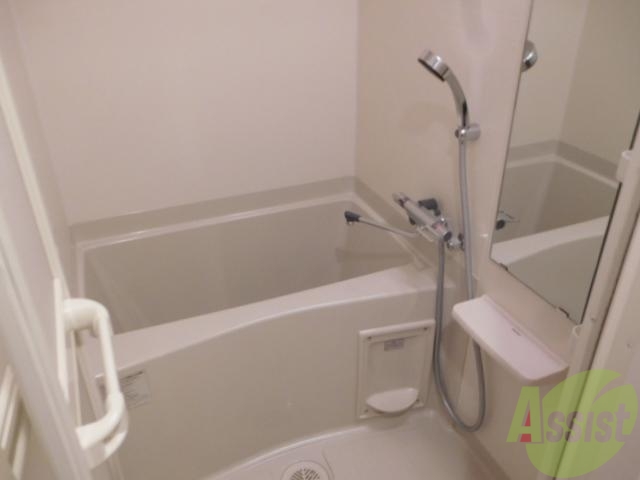 バス・シャワールーム　浴室乾燥機付きのお風呂です。