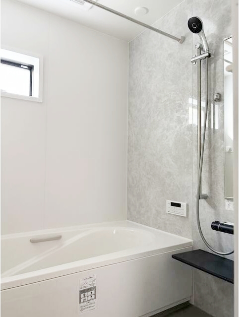 バス・シャワールーム　雨の日でも安心の浴室乾燥機付きです♪