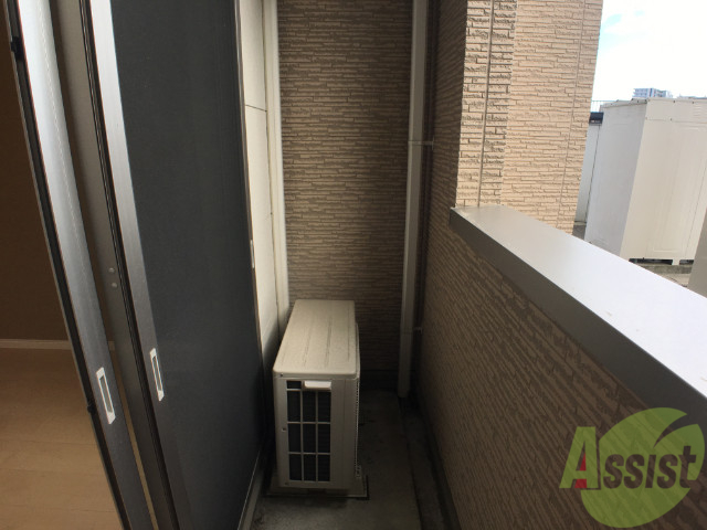 バルコニー　バルコニーはお洗濯物がはかどりそうな陽当たりです