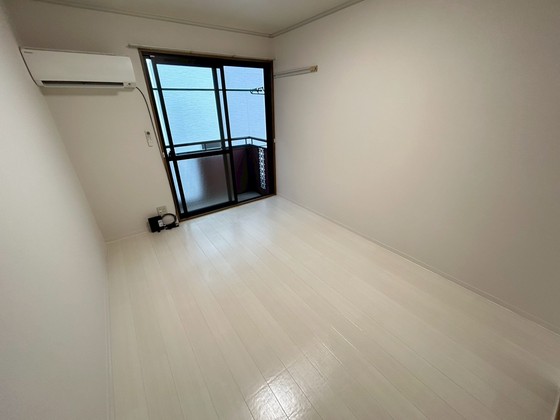 居室・リビング　※別号室のお写真です。