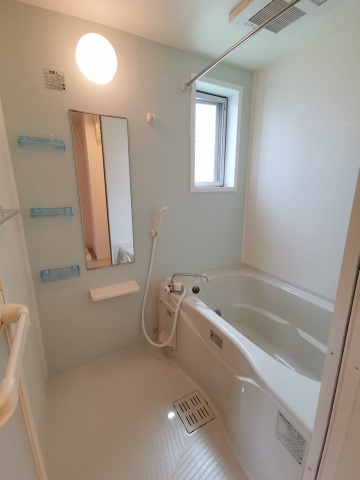 バス・シャワールーム　追炊き付き、乾燥機付きのお風呂