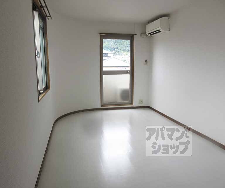 居室・リビング　全体が白いのでお部屋の雰囲気も明るいです！