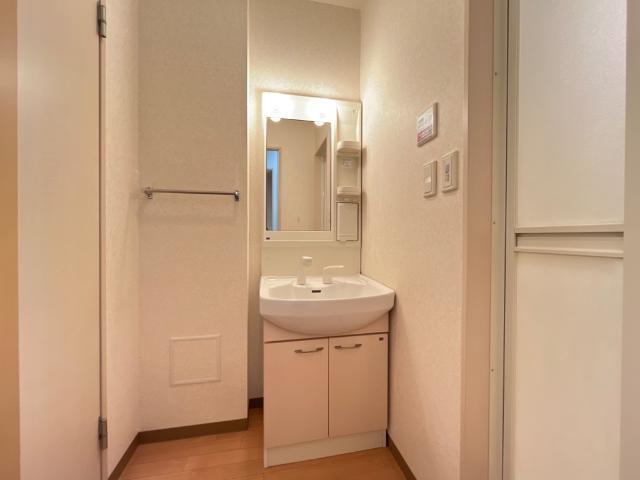 洗面設備　洗髪洗面化粧台