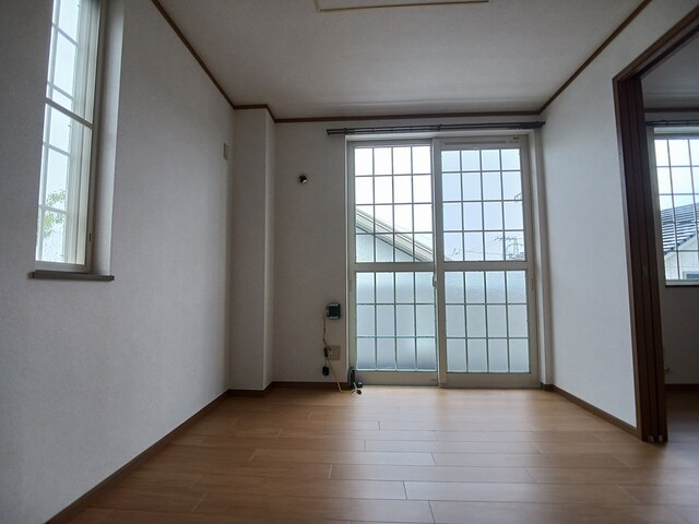 居室・リビング　南面居室（洋室・６．０畳）・エアコン完備