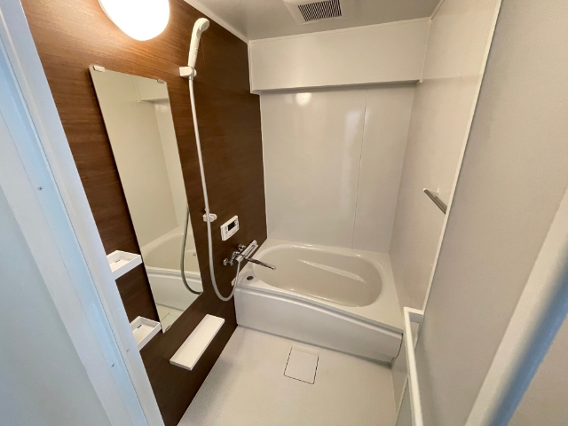 バス・シャワールーム　追い焚き完備のお風呂