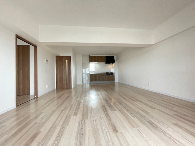 居室・リビング　リノベーション工事済み、広いリビング