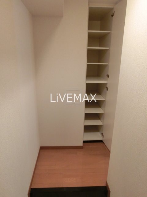 玄関　家具家電付きセットアップ賃貸