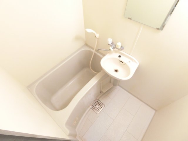 バス・シャワールーム　同物件別部屋イメージ写真