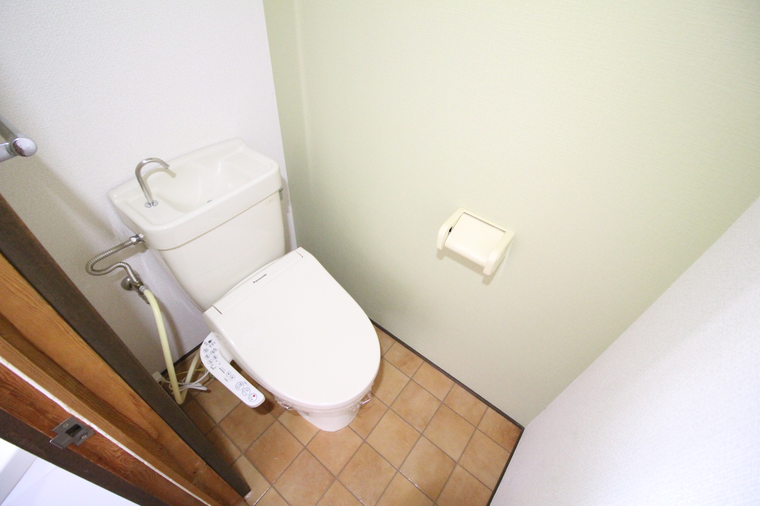 トイレ　温水洗浄便座です☆