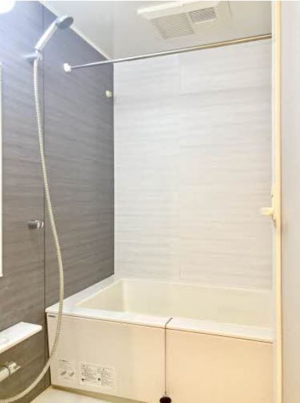 バス・シャワールーム　追焚き・浴室乾燥機付♪