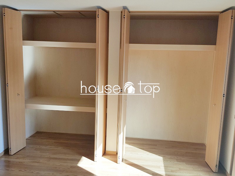 収納　クローゼットには衣類などたくさん収納可能です♪