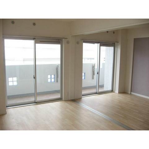 居室・リビング　広々リビングルーム