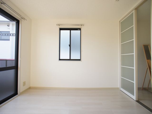 その他部屋・スペース　快適に過ごせるエアコン付きの洋間です♪