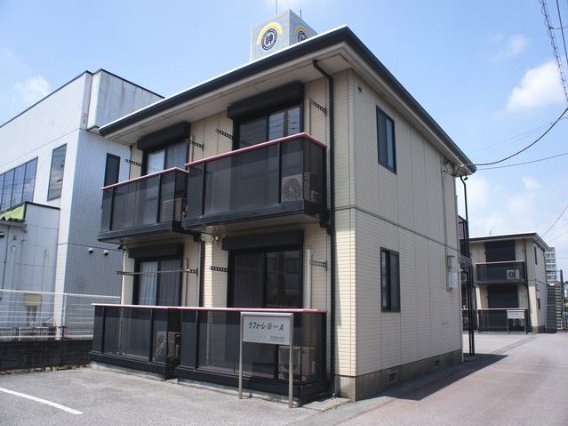 建物外観　軽量鉄骨造2階建てです♪