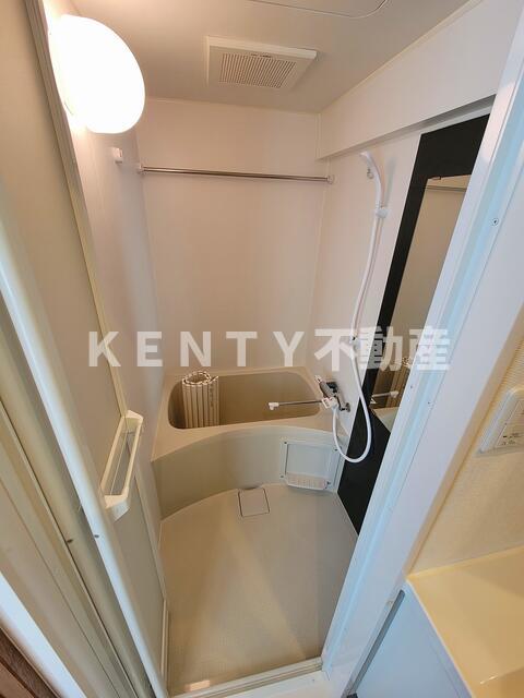 バス・シャワールーム　コンパクトで使いやすいお風呂です