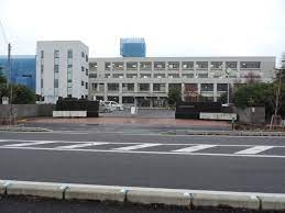 中学校　守山市立守山南中学校（中学校）まで945m