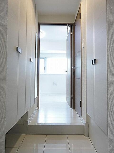 玄関　（別タイプ参考写真）ザ・レジデンス・オブ・トーキョーＹ１１