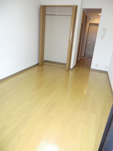 居室・リビング　明るい室内