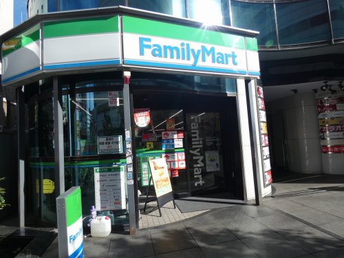 コンビニ　ファミリーマート鶴屋町郵便局前店（コンビニ）まで124m